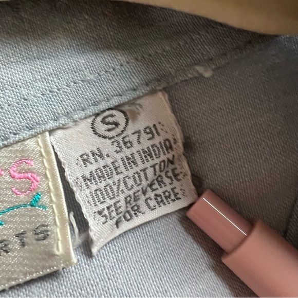 Passports Of Pier 1 Imports Vintage Chambray Button Up Animal Appliqués Size S - Picture 10 of 15